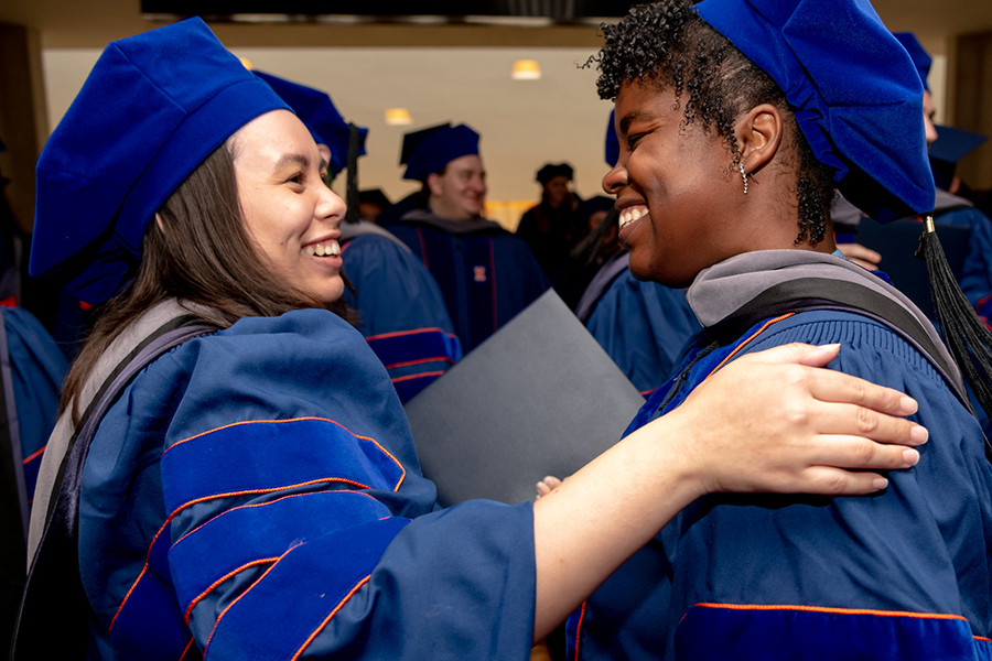 New graduates of the University of Illinois College of Veterinary Medicine celebrate